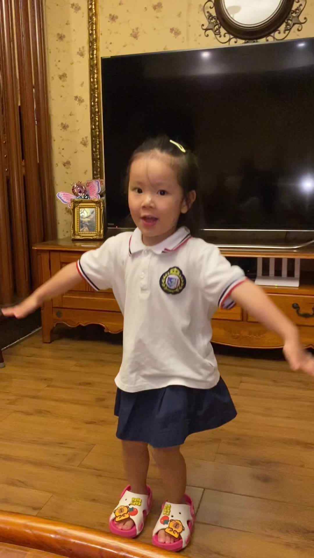 实验小班伊伊.mov