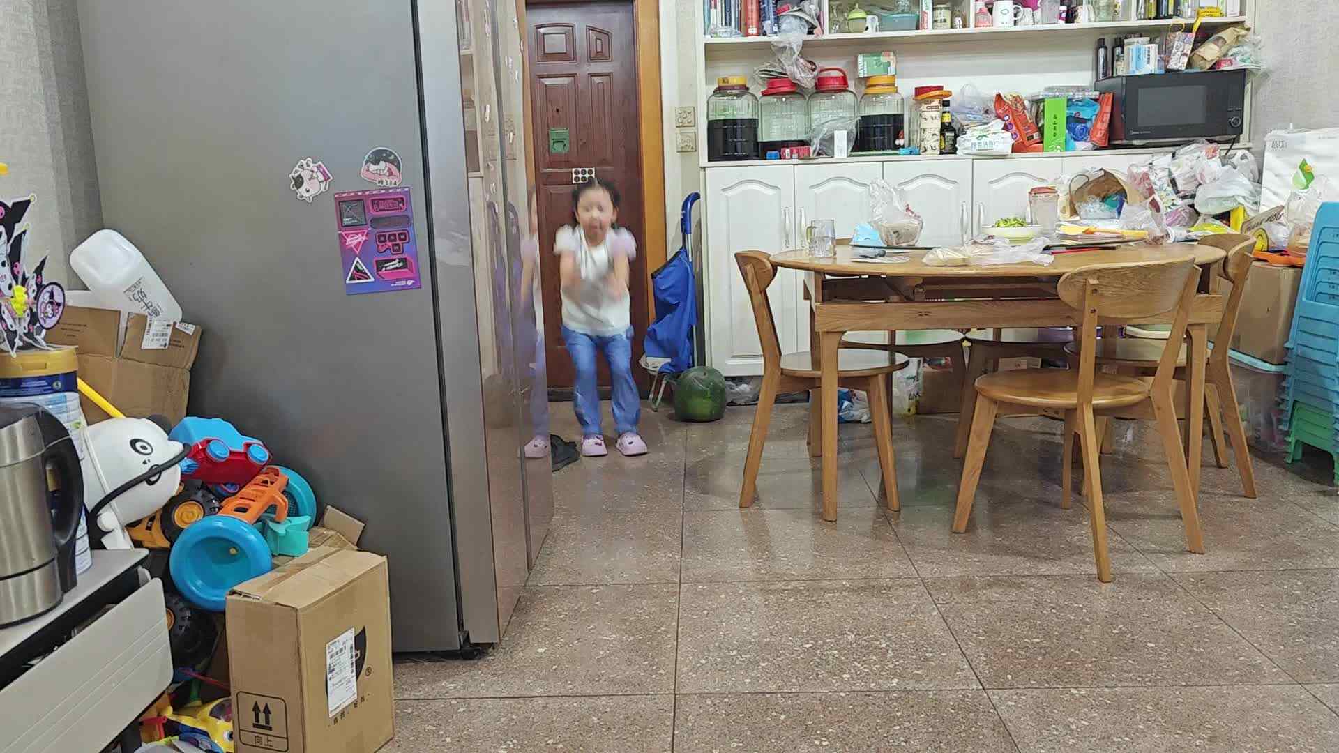 学前A班2025.9.15张艺涵-立定跳远.mp4