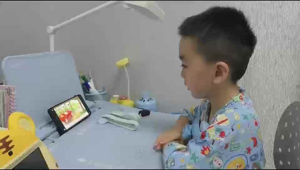 大A班蒋熠   2025.9.9  观看英语视频.mp4