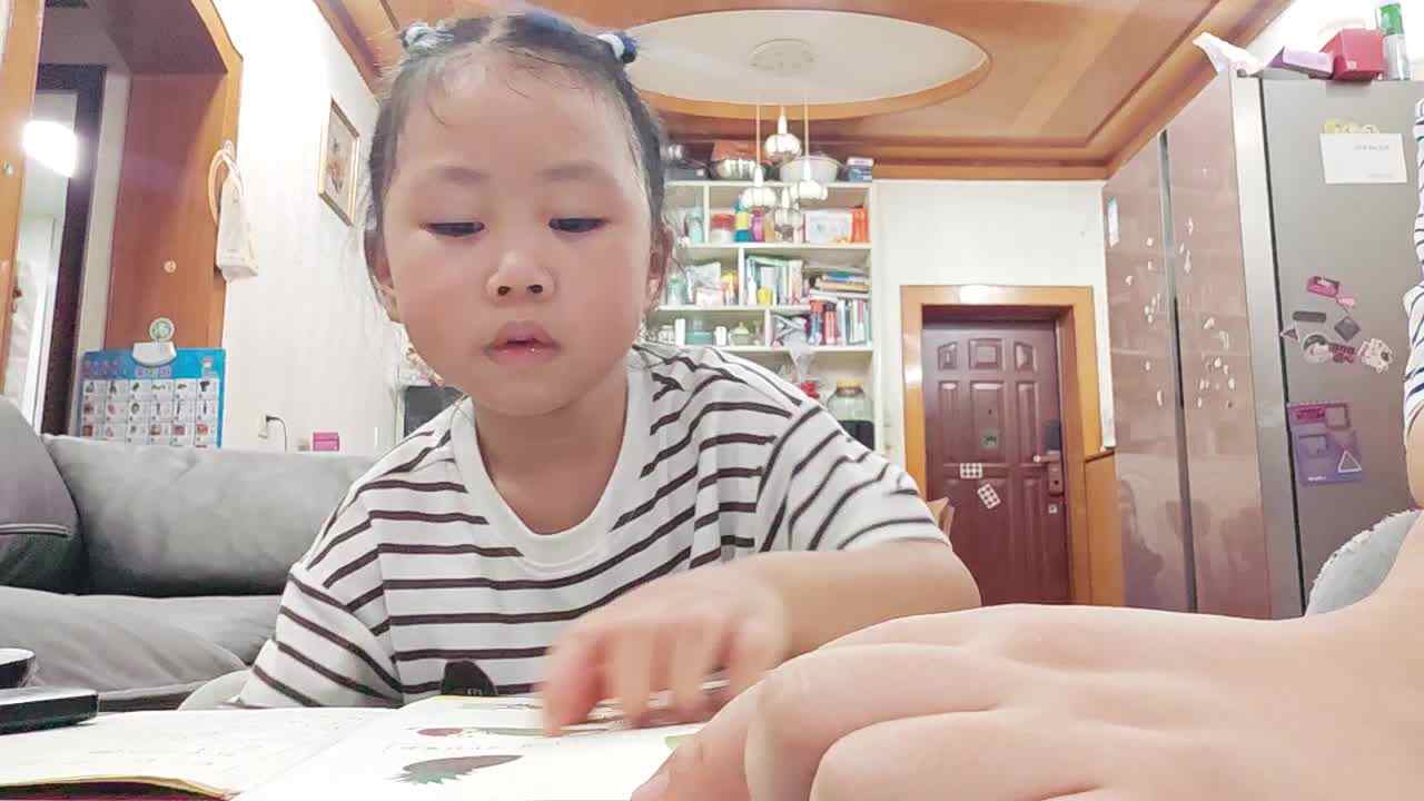 学前A班2025.9.22张艺涵-预习单韵母.mp4