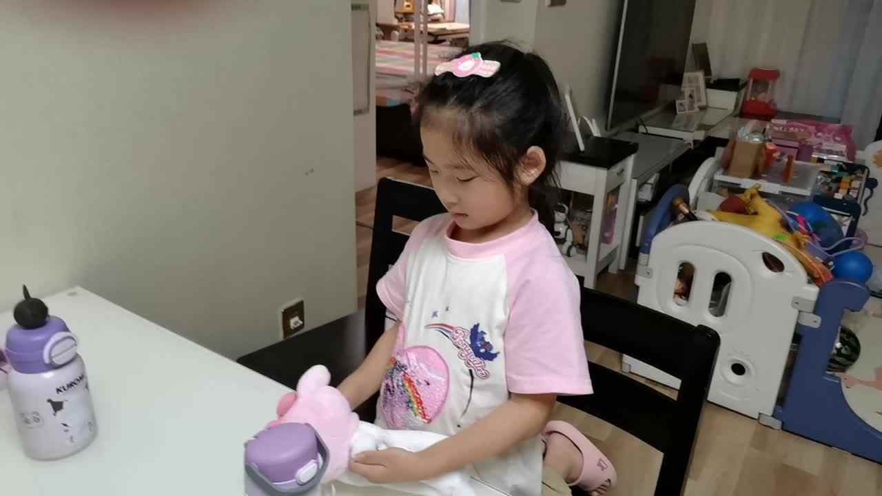 VID_20250912_学前B班宁汐言生活练习整理书包。