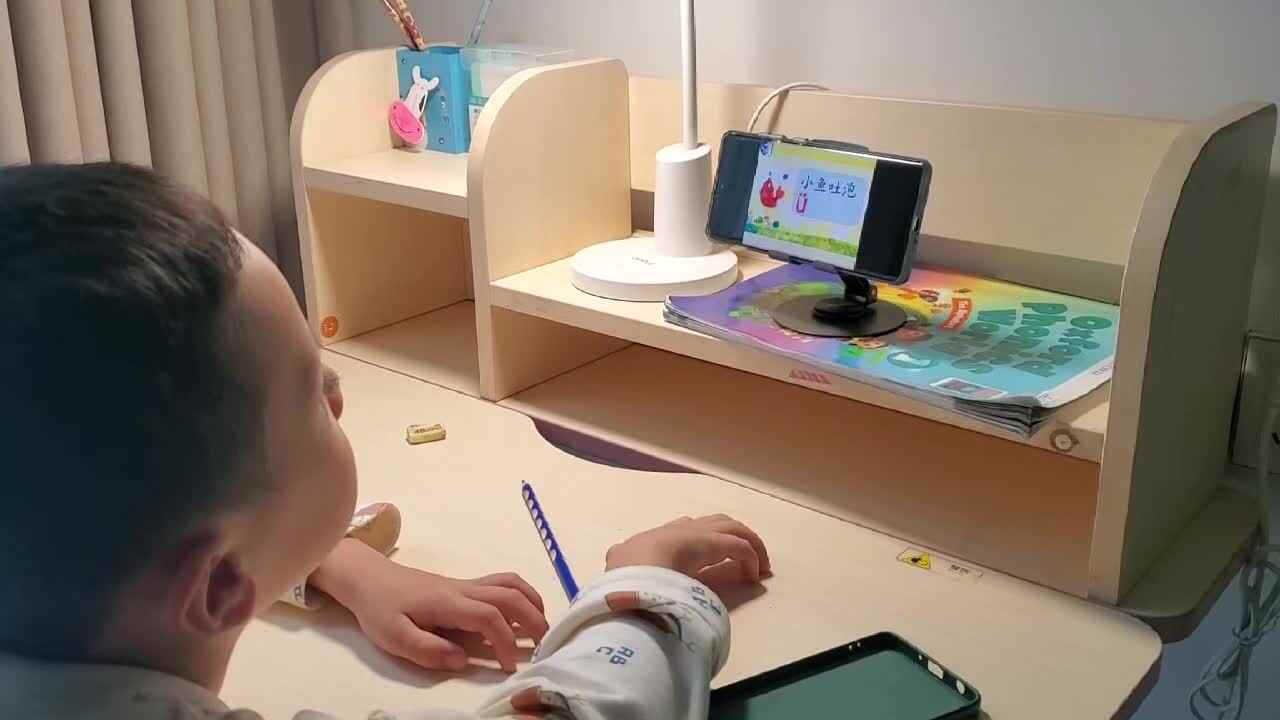 2025.9.20学前B班王千与 学习拼音ü的发音