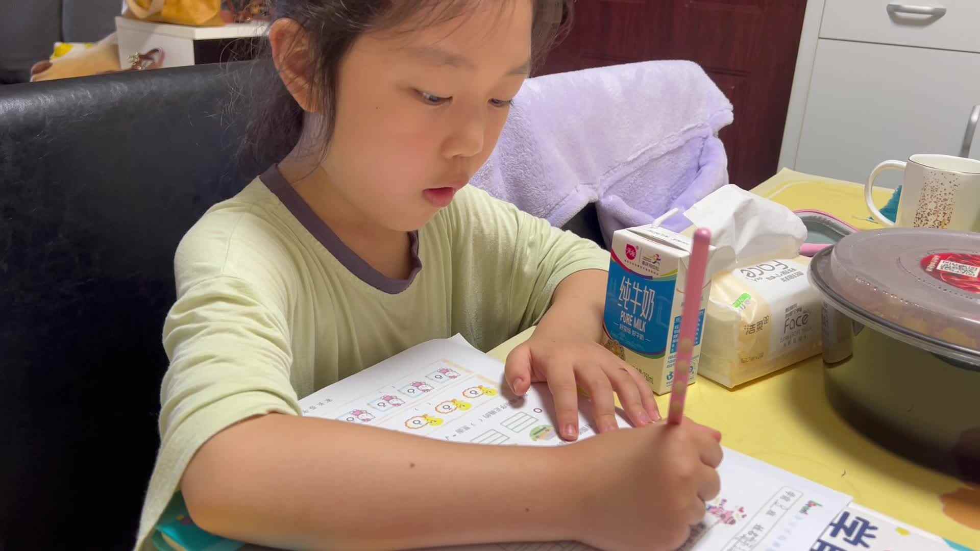 20250914学前B班刘予诺单韵母o的练习.mov