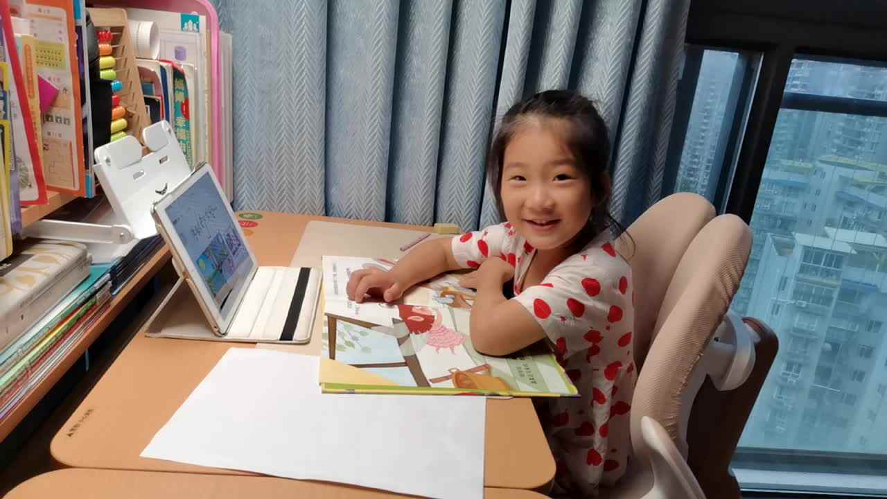 VID_20250919_学前B班宁汐言观看、跟唱英文儿歌