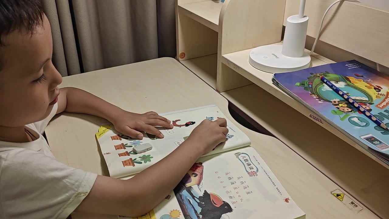 ⁣2025.9.18学前B班王千与 单韵母“u”