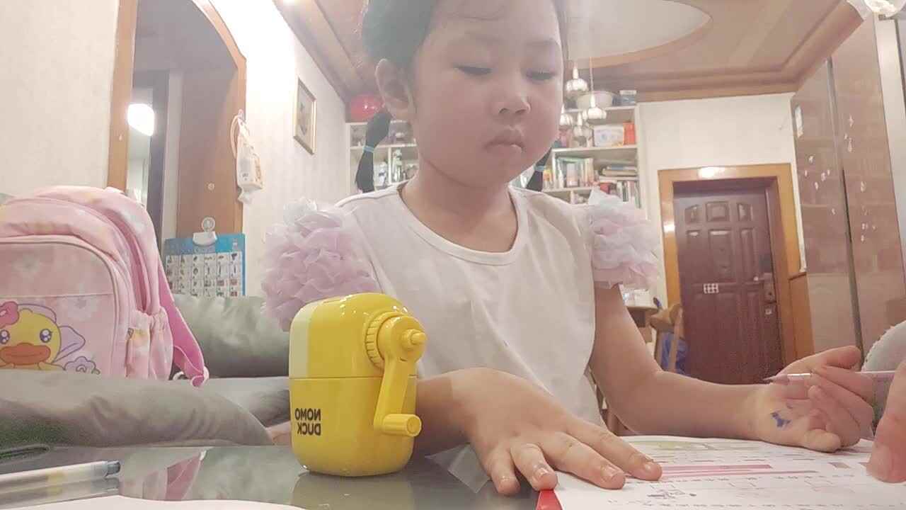 学前A班2025.9.15张艺涵-比较.mp4