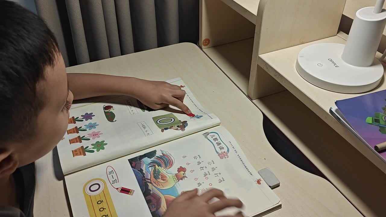 2025.9.13学前B班王千与 读拼音O的发音