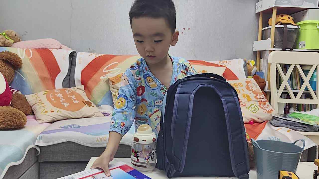 大A 班蒋熠_20250909_整理书包mp4