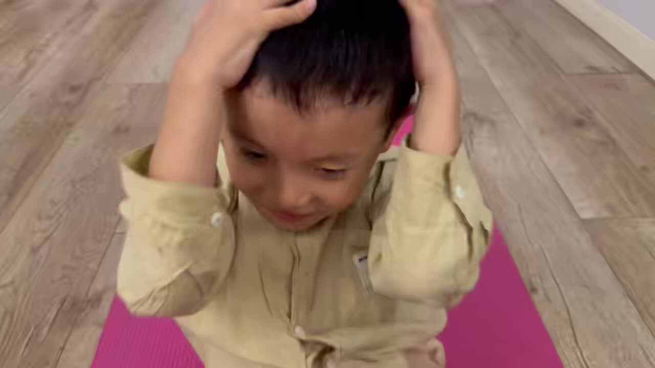 ⁣⁣2025.9.22学前B班王千与 体能训练【仰卧起坐】