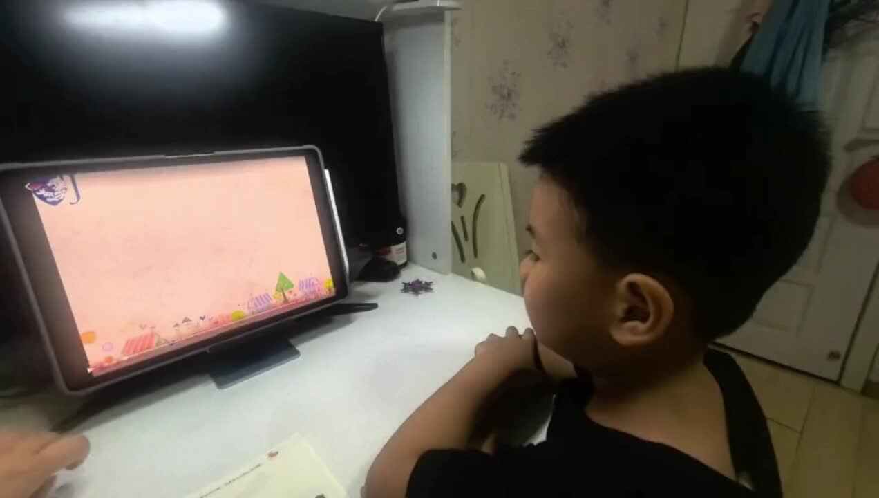 学B班吕子垚观看并学习（声母b的发音.声母b的书写.声母b的拼读）2025.9.22.mp4