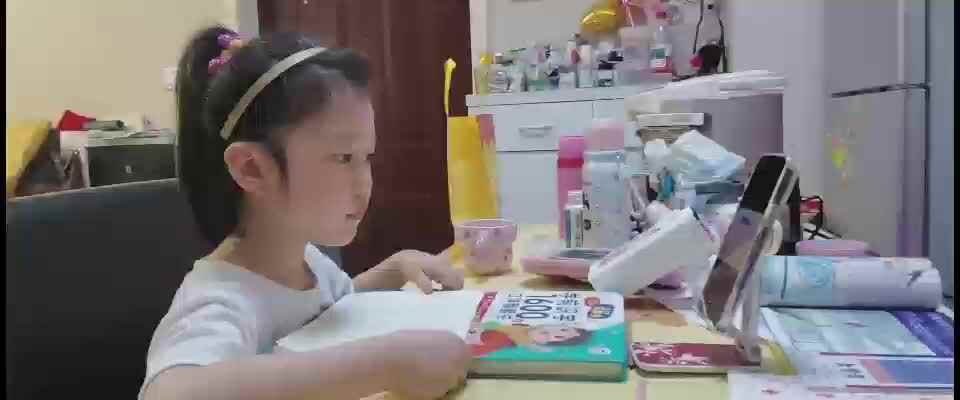 20250922学前B班刘予诺-b的拼写.mov