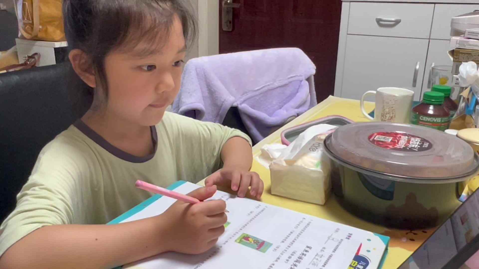 20250914学前B班刘予诺-鲨鱼英语春夏秋冬.mov