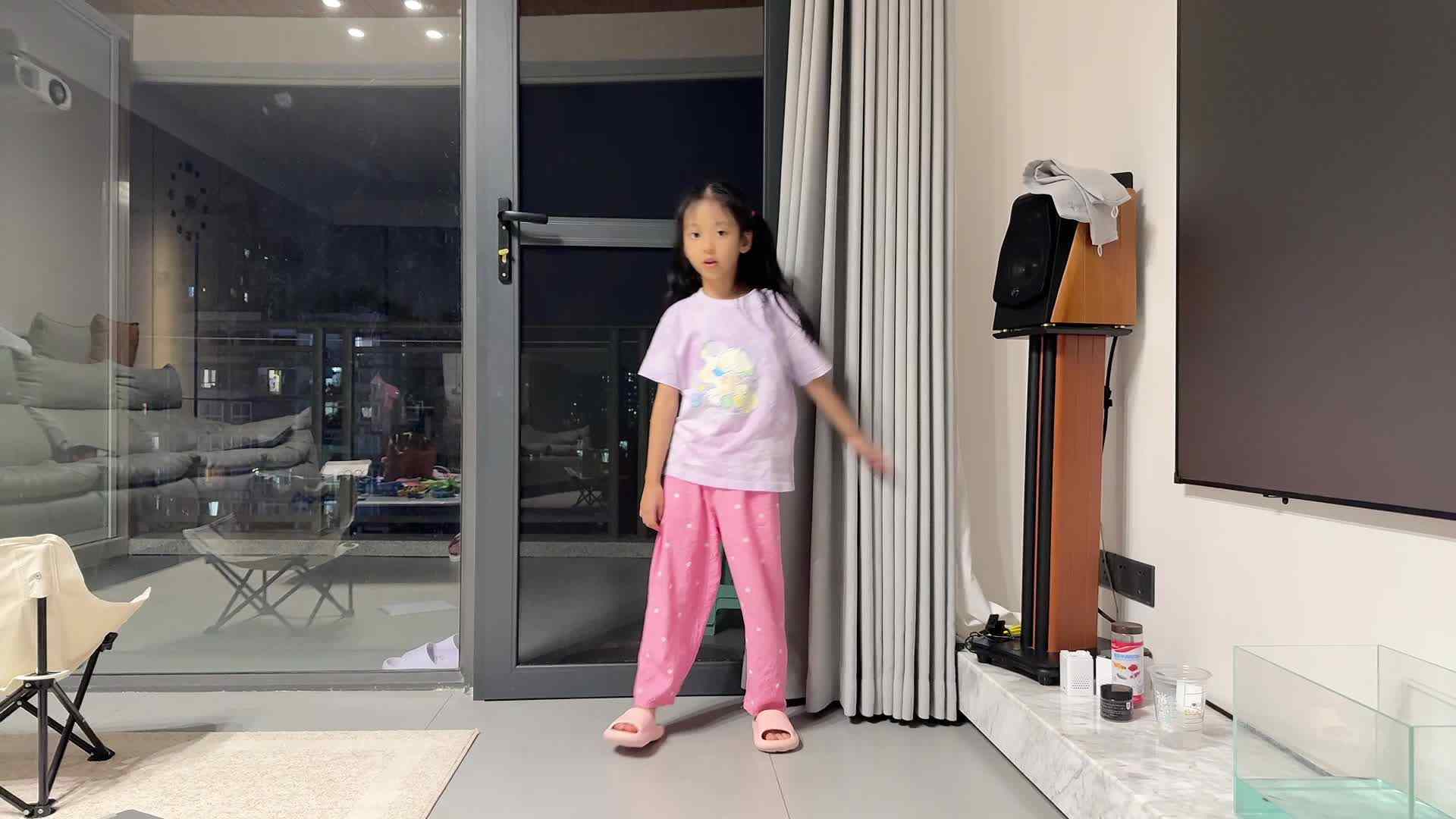 ⁣⁣2026级B班20260918吴晨希闯关练习-立定跳远.mp4
