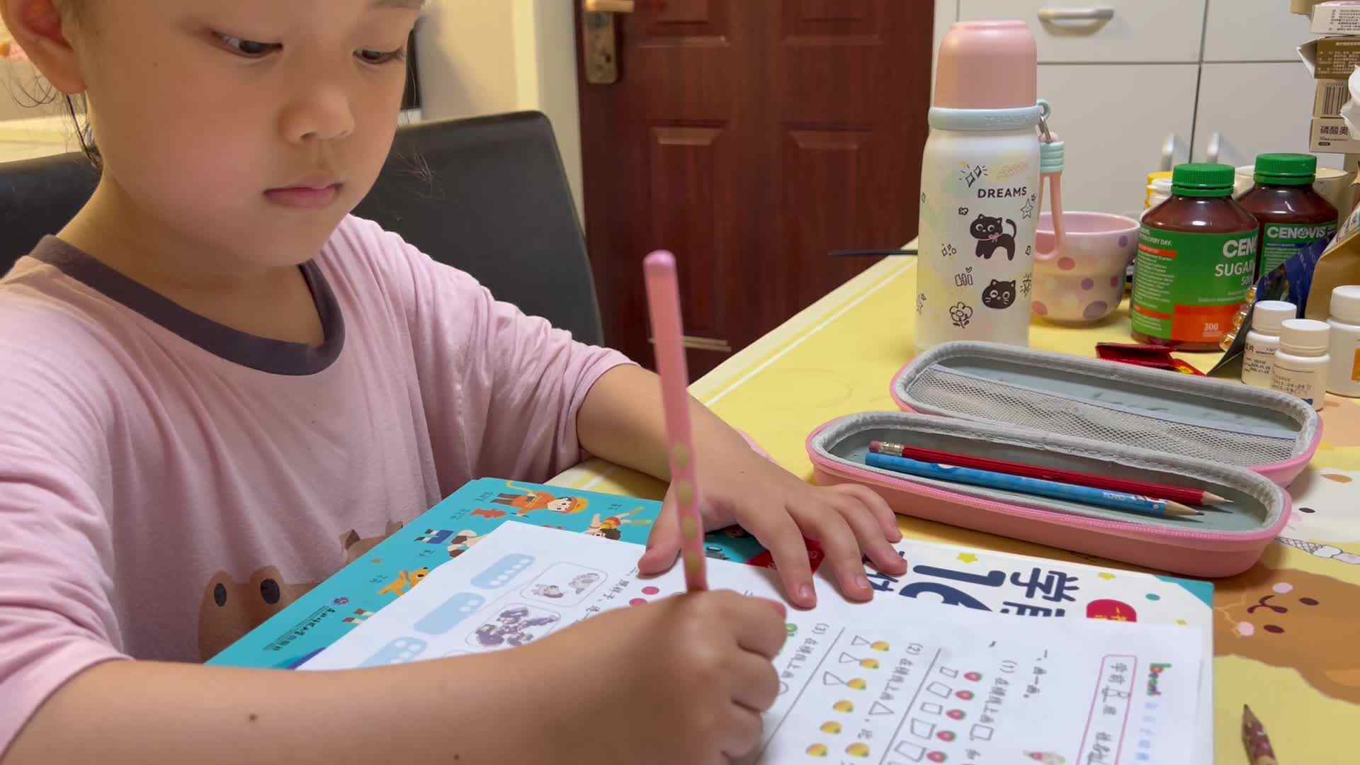 20250916学前B班刘予诺-数学比多少练习.mov