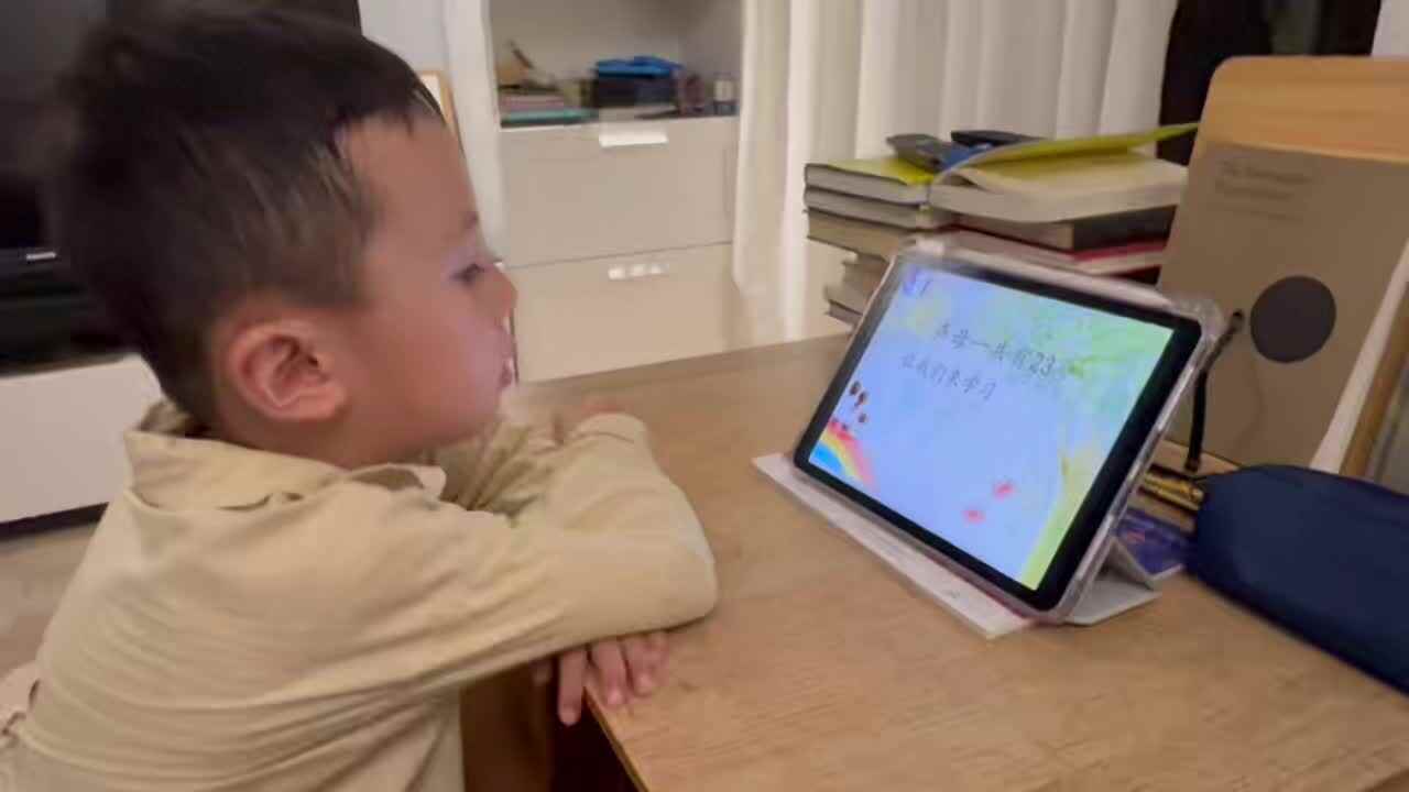 2025.9.22学前B班王千与 学习拼音“b”的发音