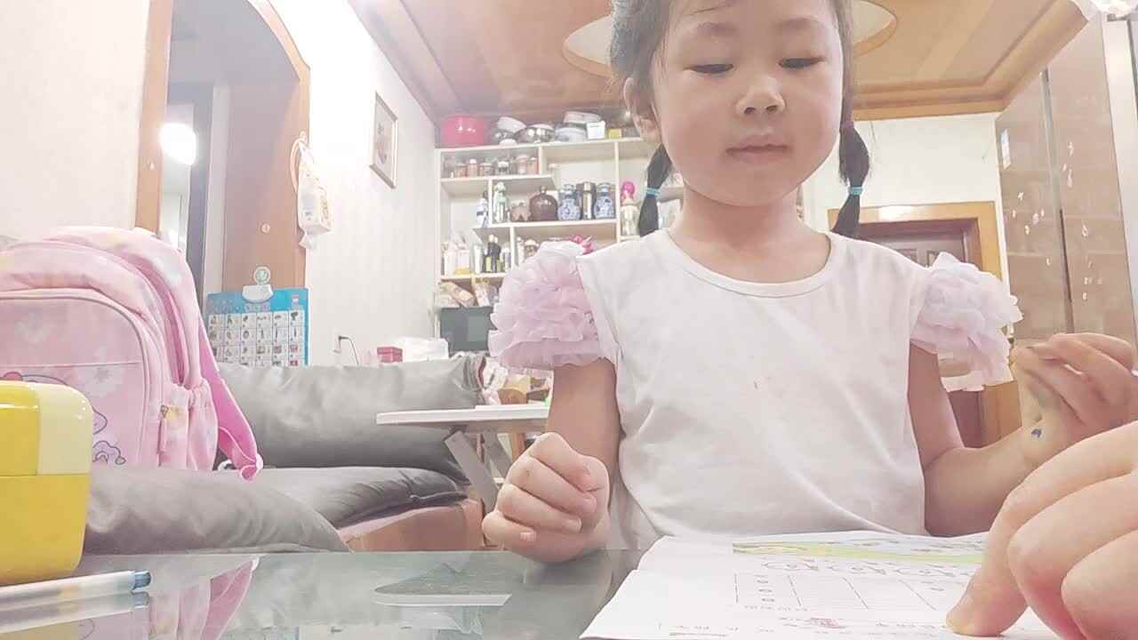 学前A班2025.9.15张艺涵-单韵母e的练习.mp4