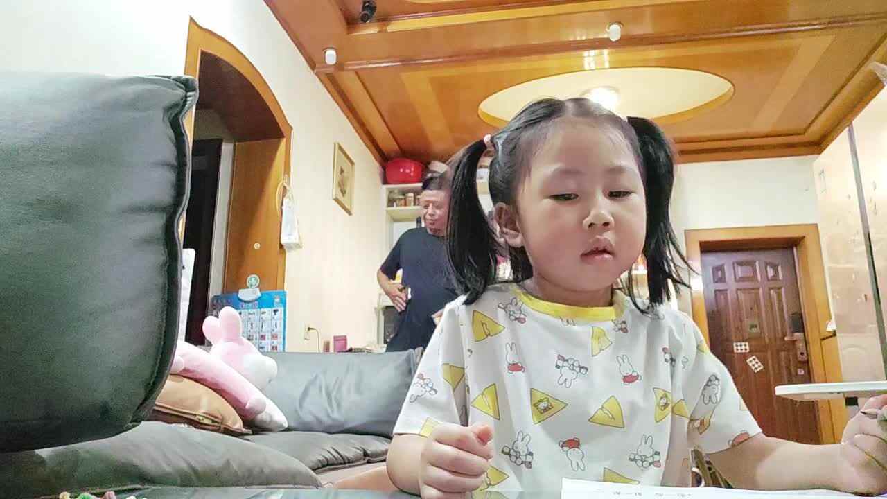 学前A班2025.9.23张艺涵-数学练习单.mp4