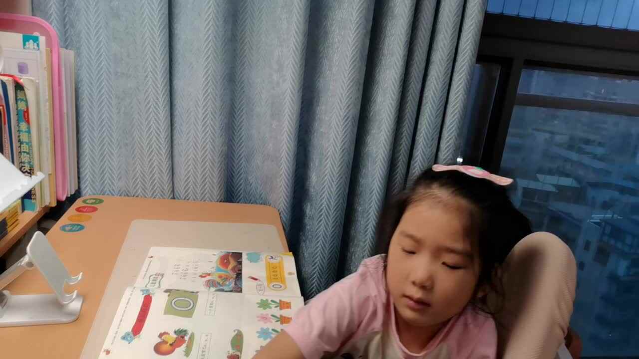 VID_20250912_学前B班宁汐言指读单韵母O和儿歌诵读