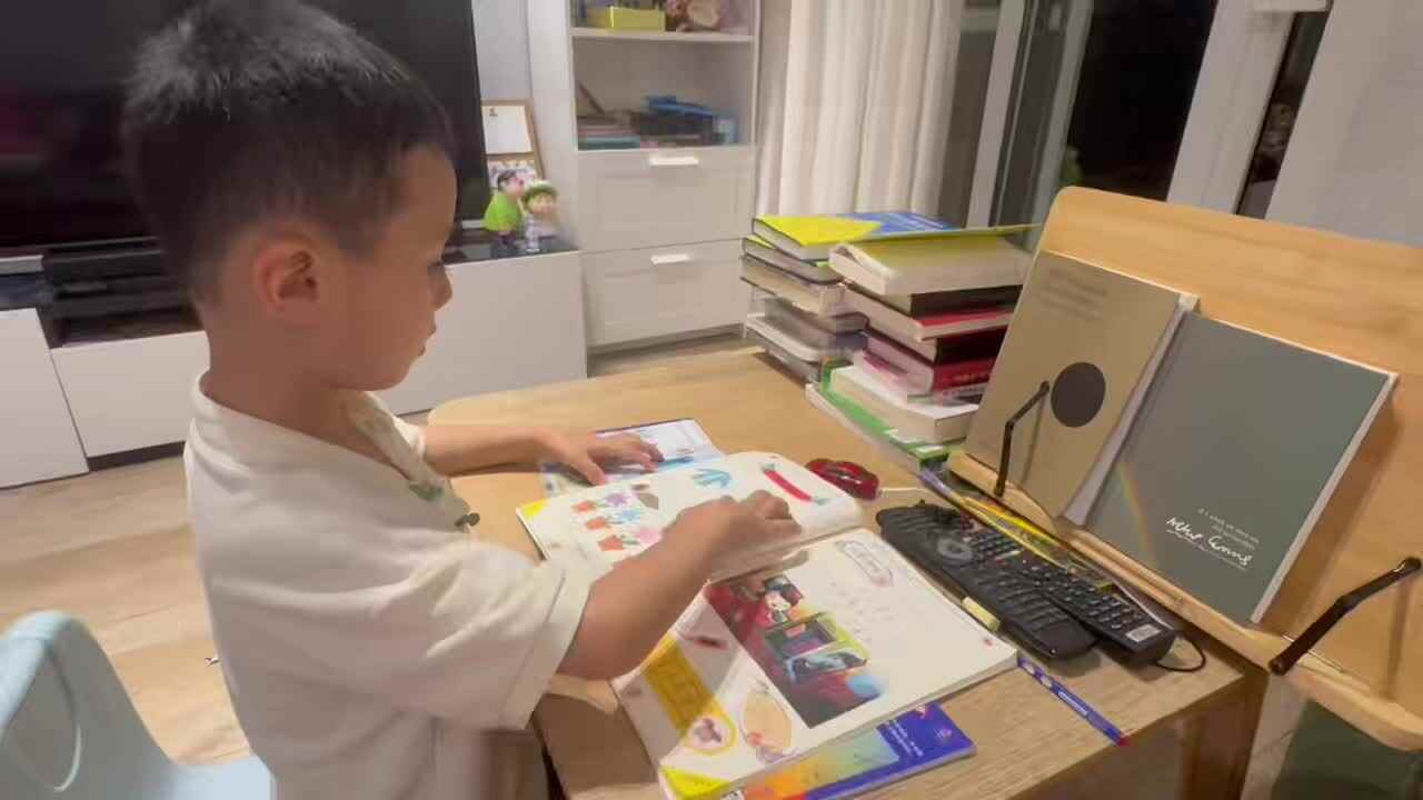 ⁣2025.9.16学前B班王千与 读单韵母“i”