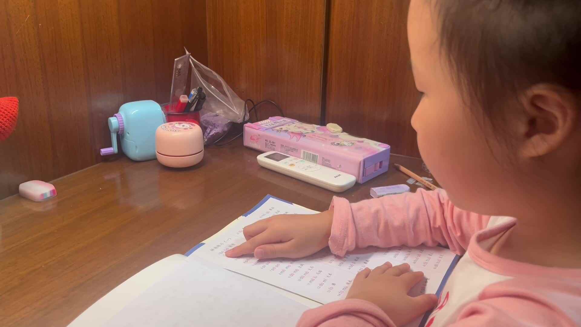 10.13学前A班赵欣奕指读拼音1-30