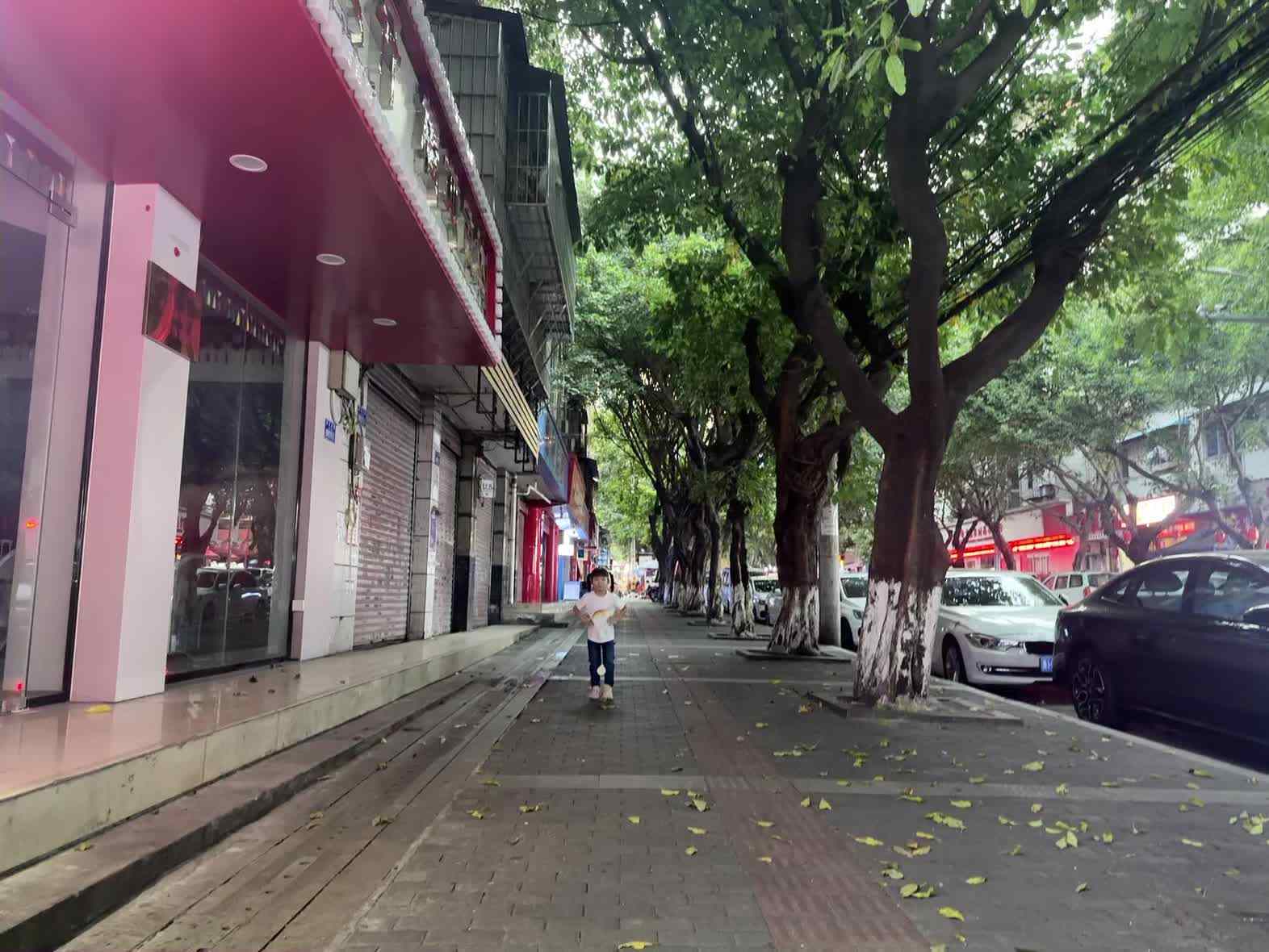 2025年10月11日大A班夏爱林～体能训练（夹物跳）