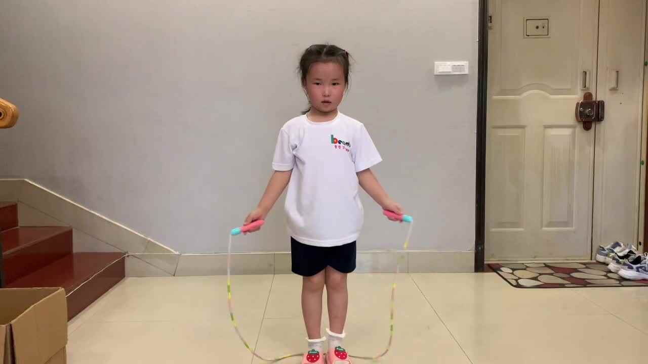 10.10学前-A班赵欣奕练习跳绳