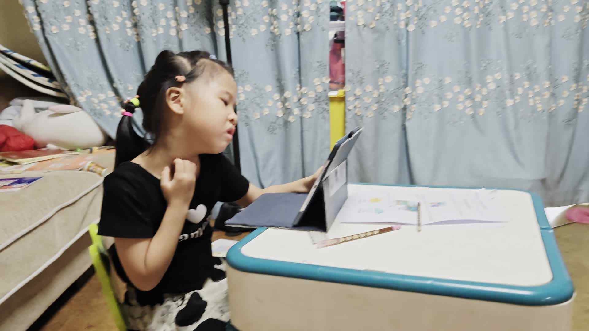 20250921学A于陈昱观看《单韵母u》.mp4