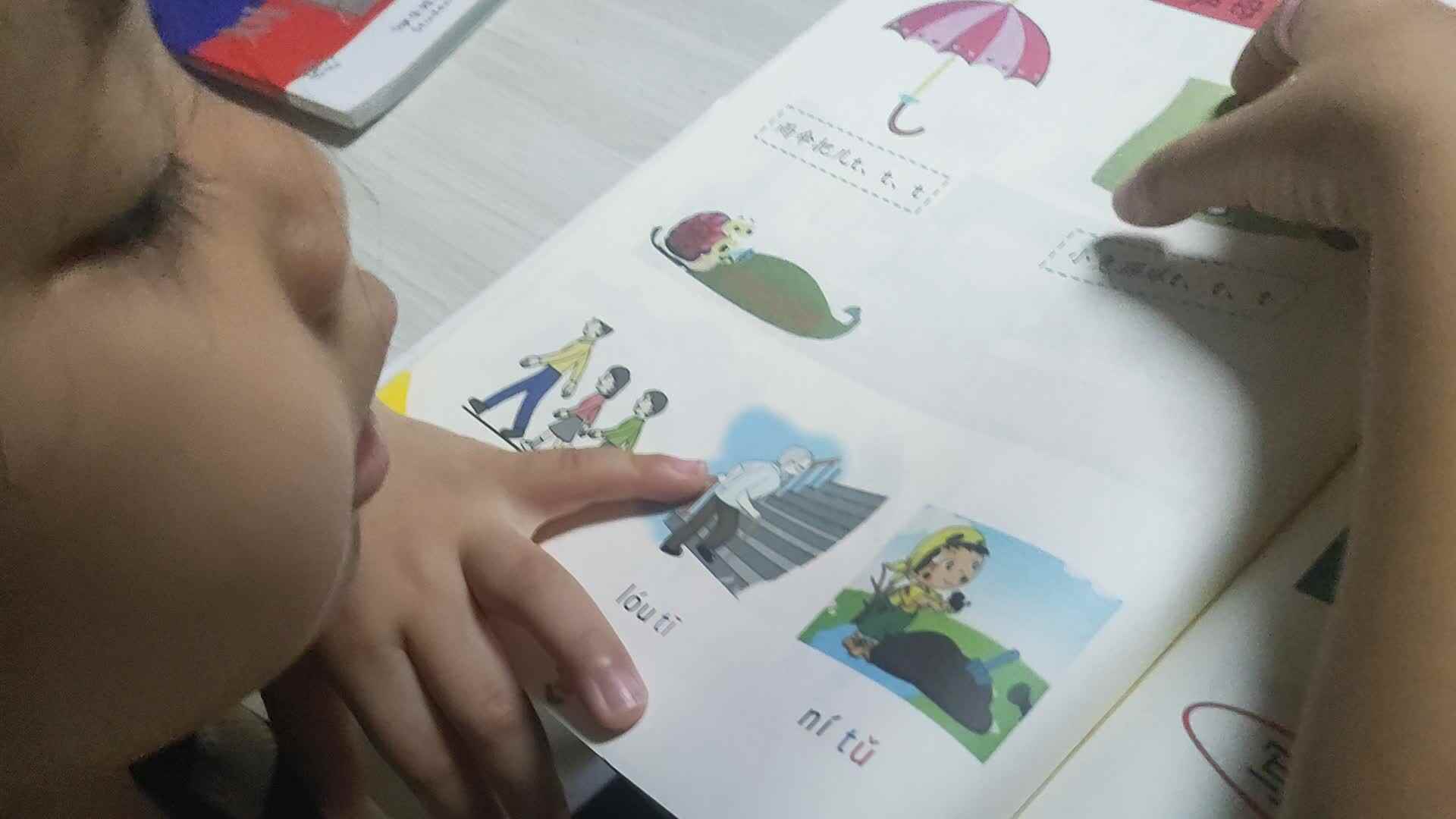 ⁣2025.10.10学前班张弦思―指读拼音.mp4