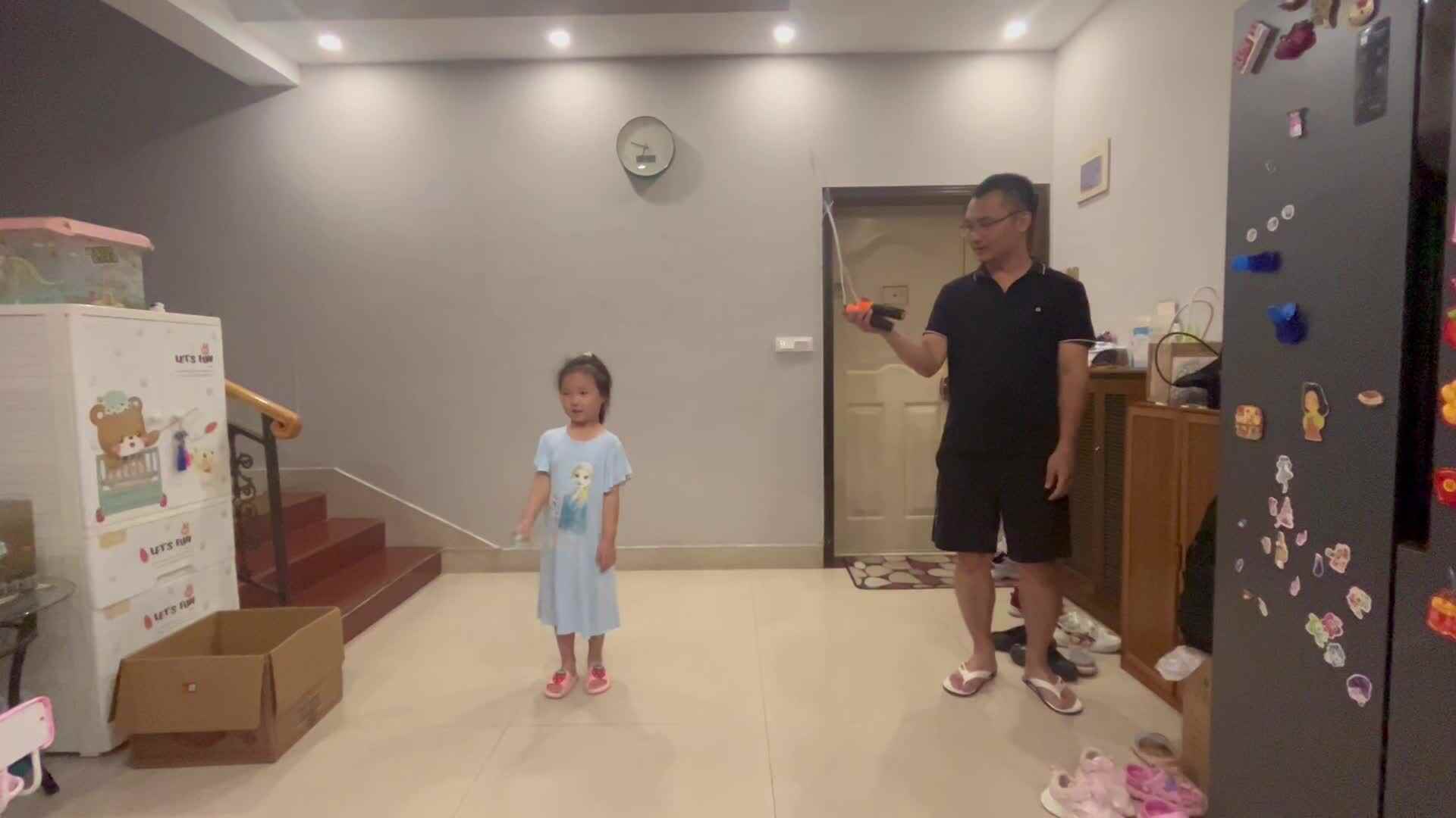 10.9学前A班赵欣奕练习舞绳