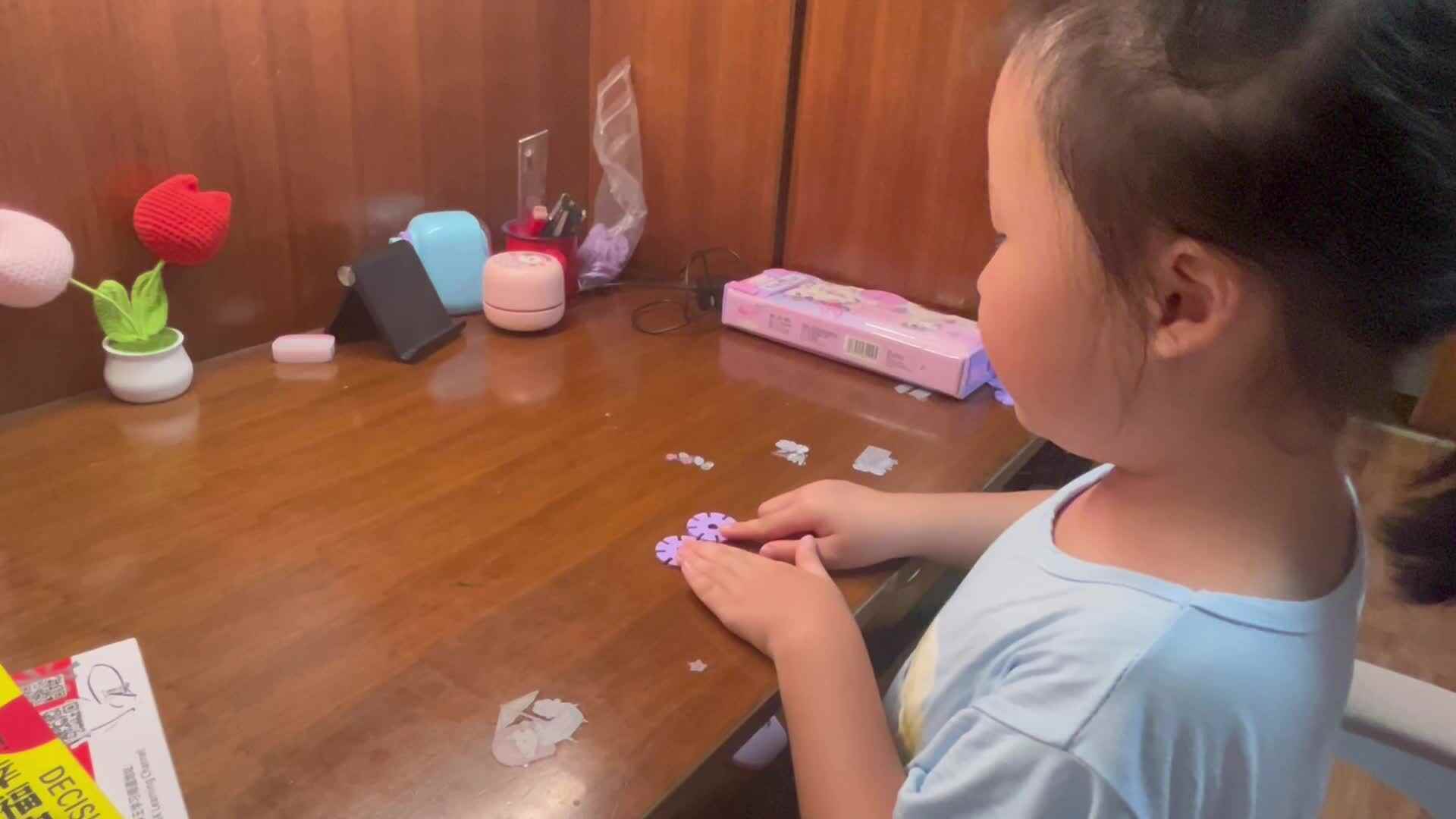 10.9学前A班赵欣奕摆放数字2-5的组合
