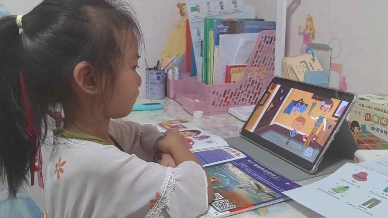 ⁣⁣⁣2025.10.11学前班张弦思―英语.mp4