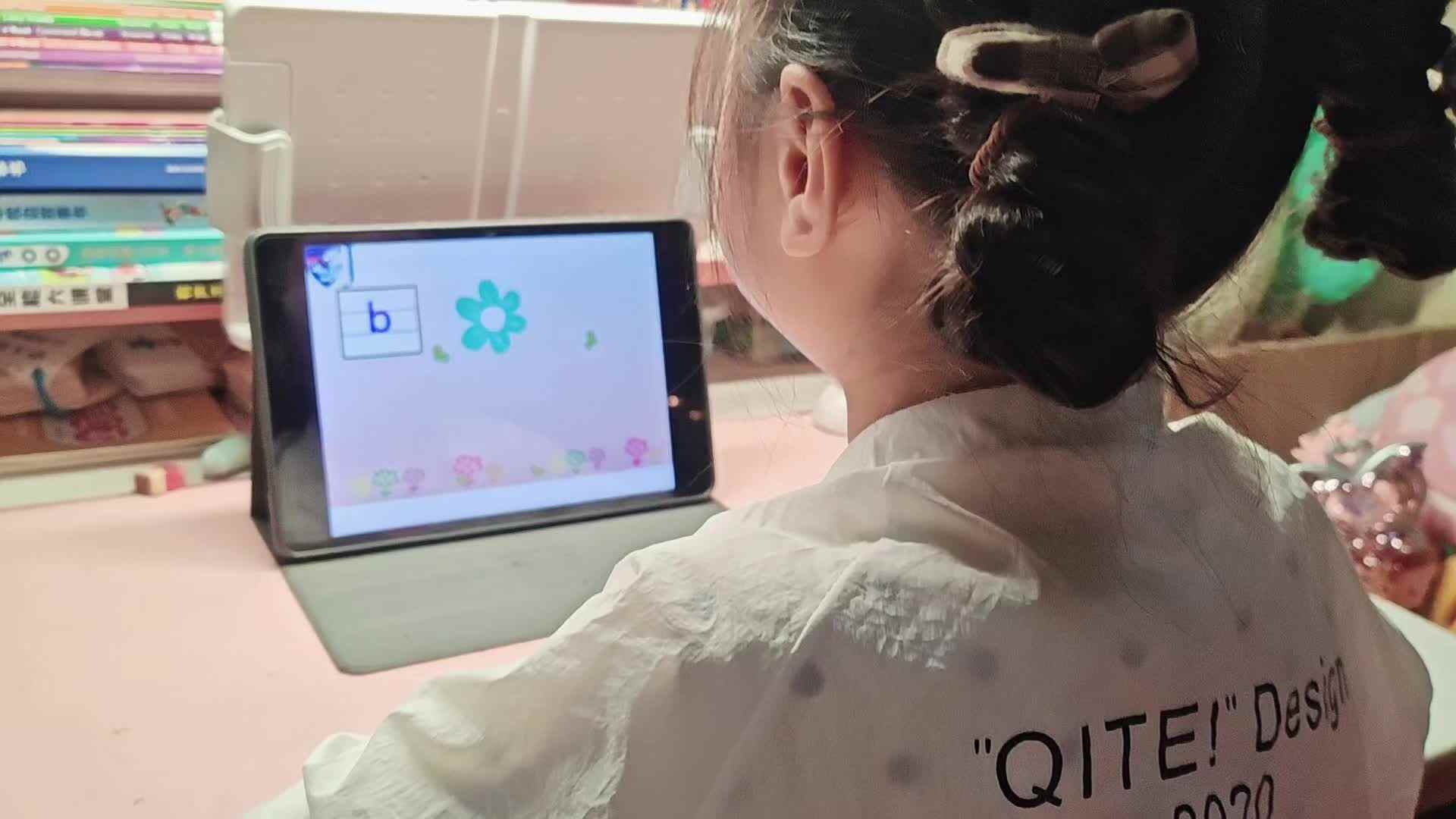 学A李思锦：声母n/练习跑步