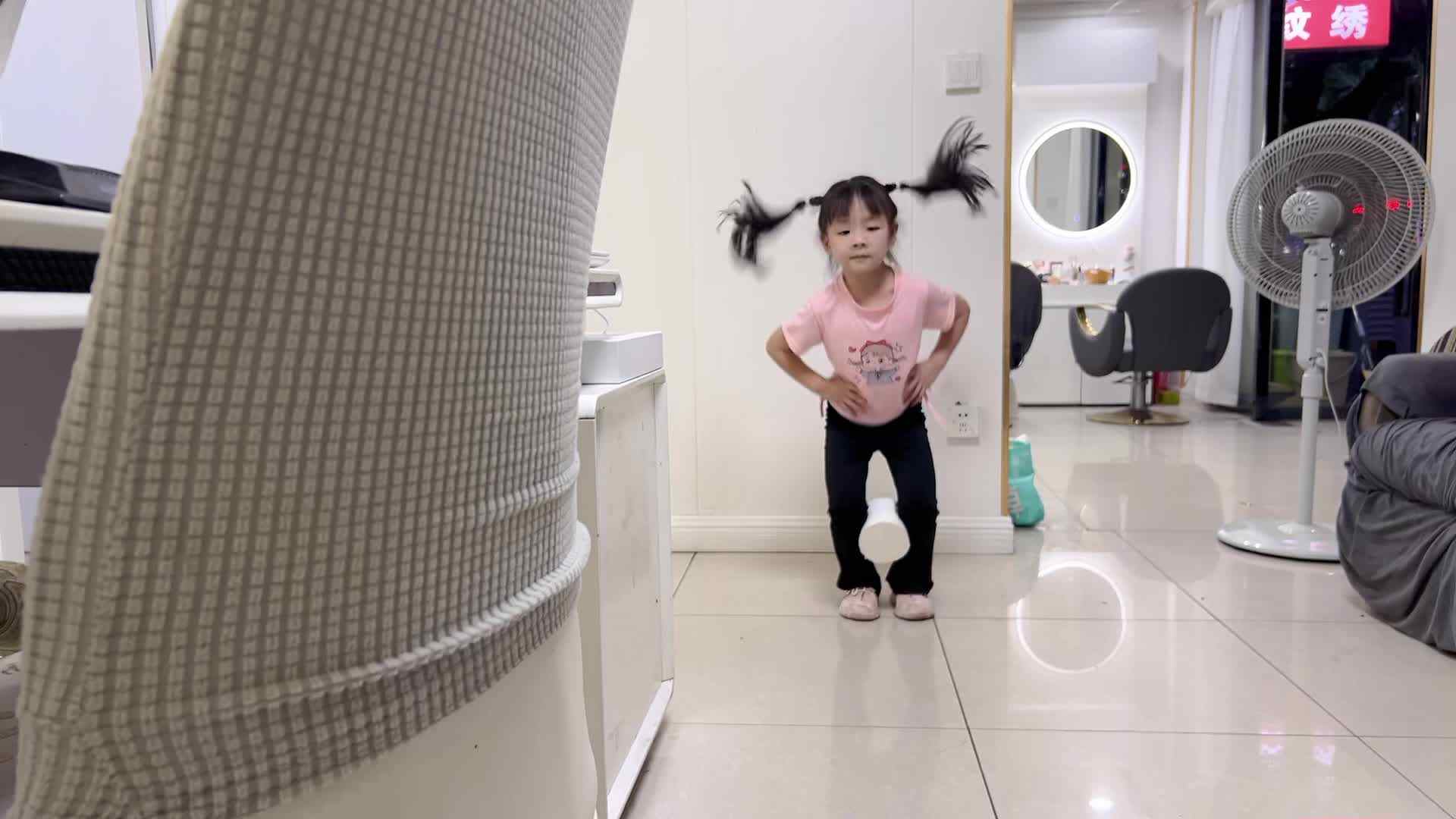 2025年10月9日大A班夏爱林～体能训练夹着跳