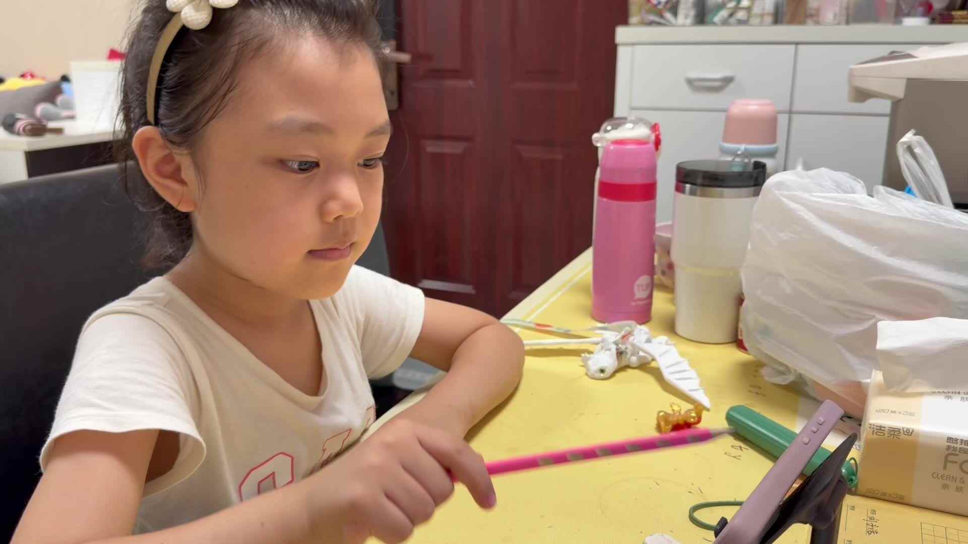 20251011学前B班刘予诺-我的鲨鱼英语课堂.mov