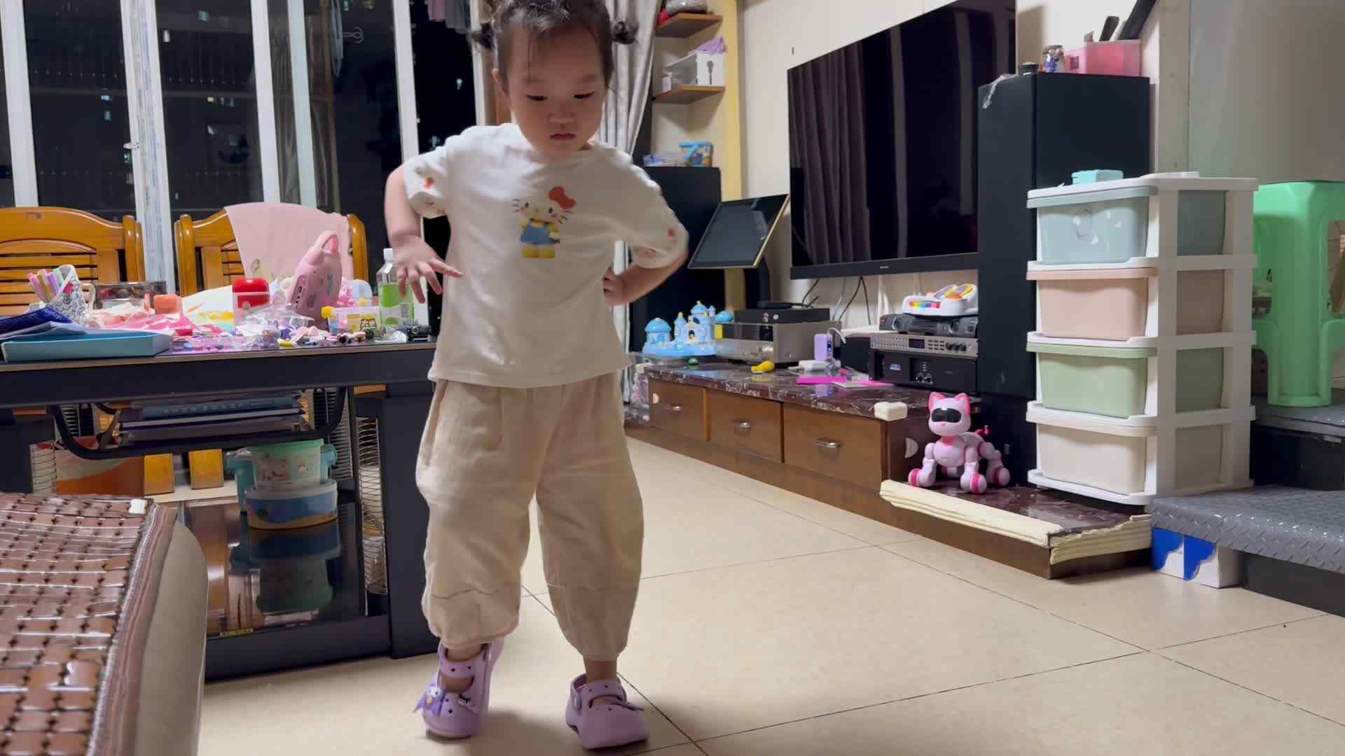 10月9日 中A班陈品漪 叉腰踏步练习