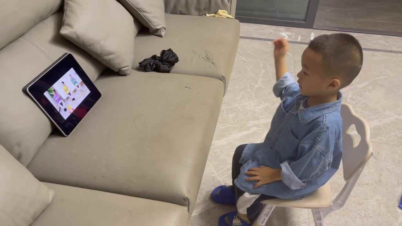 练习音乐律动《鸭子骑车记》