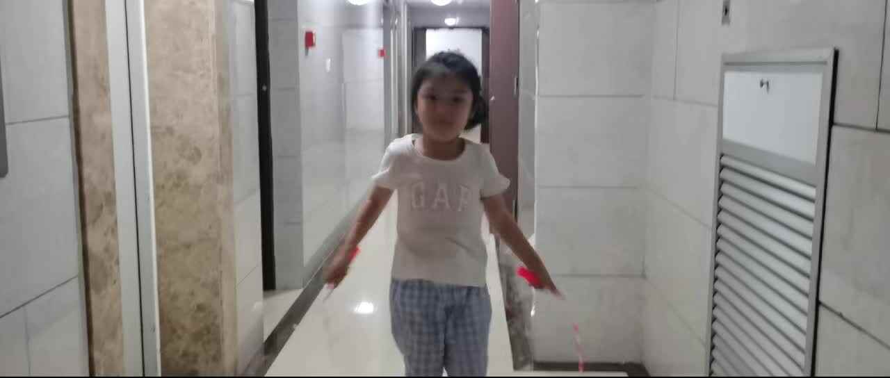 20251009学前B班刘予诺-跳绳练习.mp4