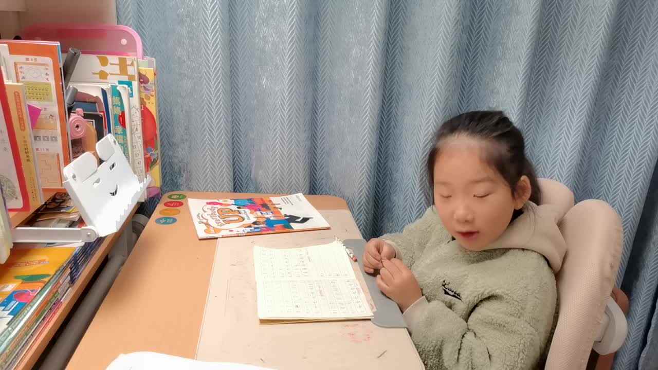 VID_20251126_学前B班宁汐言完成书写练习。