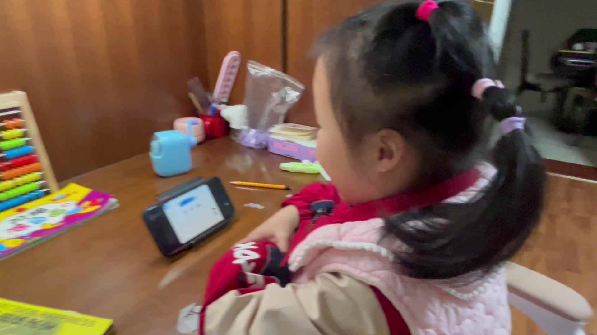 11.17学前A班赵欣奕观看拼音y yu视频