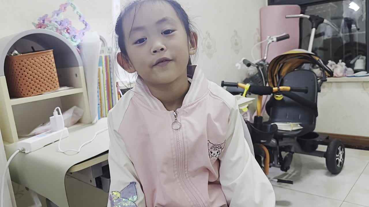 ⁣⁣⁣2025年11月12日学前B班谭诗锜背诵《2-10的分解与组合》