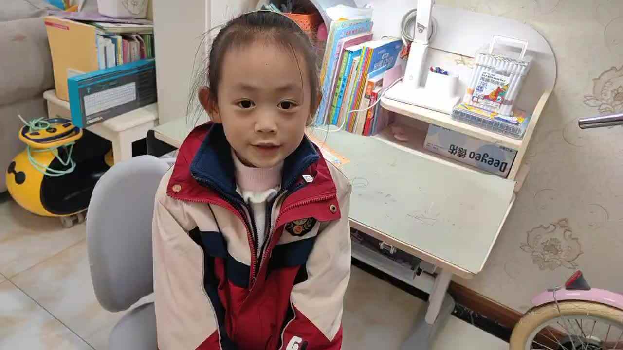 ⁣⁣⁣⁣⁣2025年11月27日学前B班谭诗锜背诵《凑十法口诀》