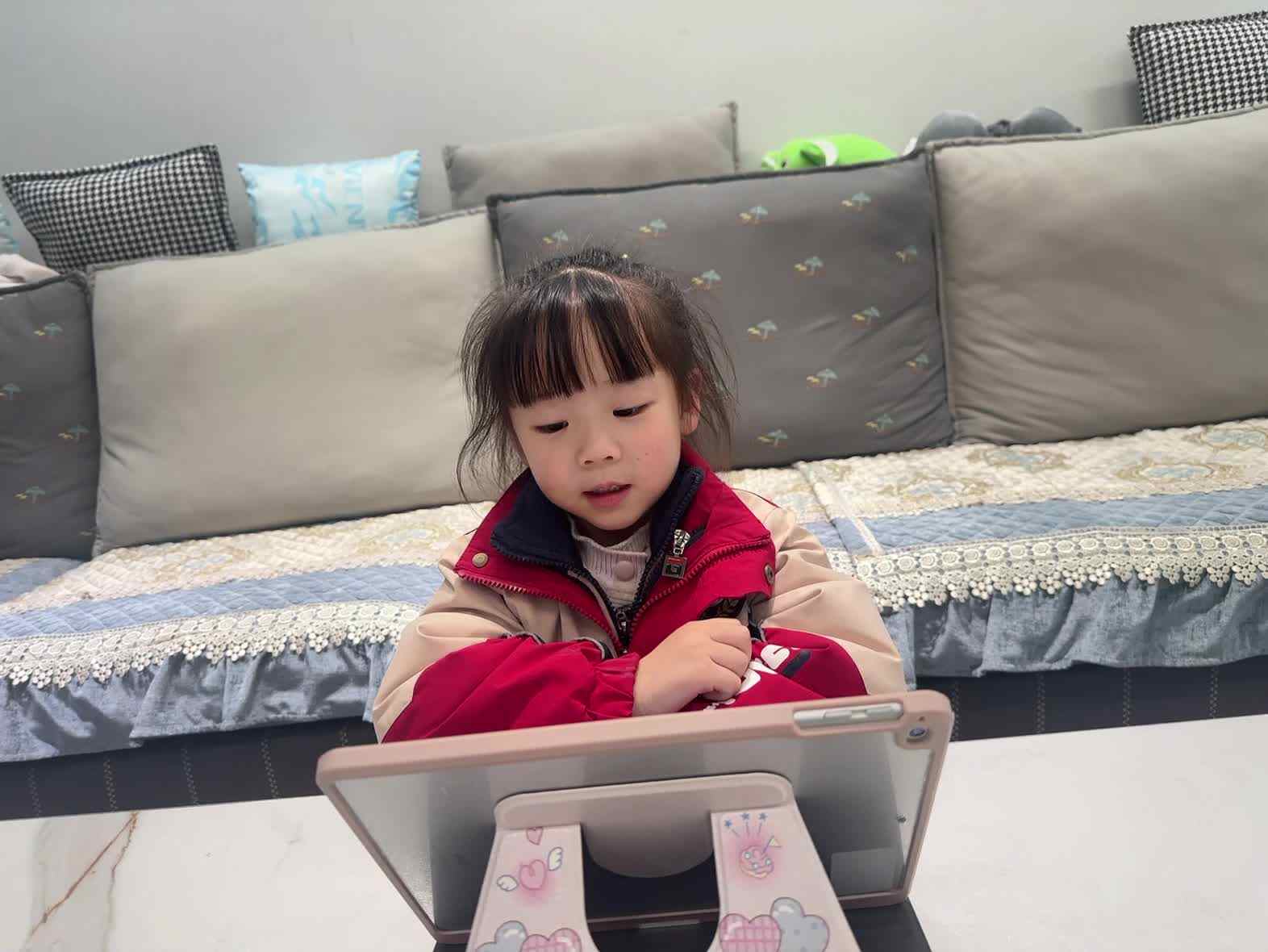 2026年11月25日大A班夏爱林～观看英语视频