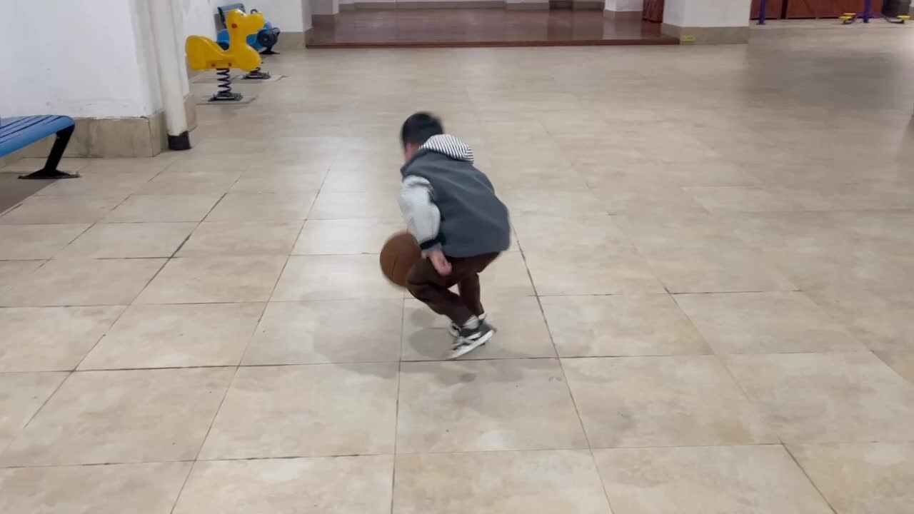 11.17 学b 田熙辰（拍打篮球） trim.74BBBD7C-740D-4C54-90D6-EE3C036CB3C4.MOV