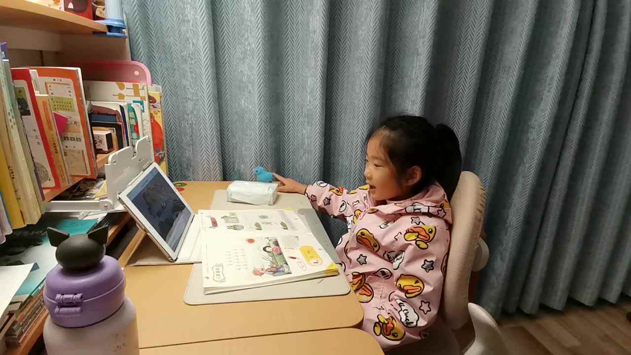 VID_20251118_学前B班宁汐言观看视频整体认读音节Wu