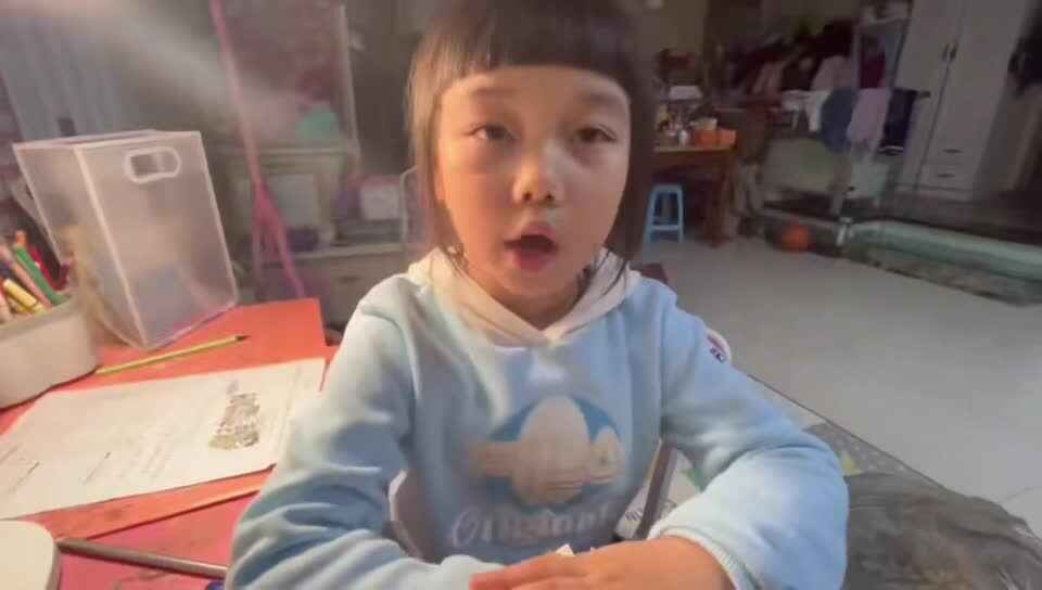 学前B班舒琳芯背诵《2-10的分解与组合》