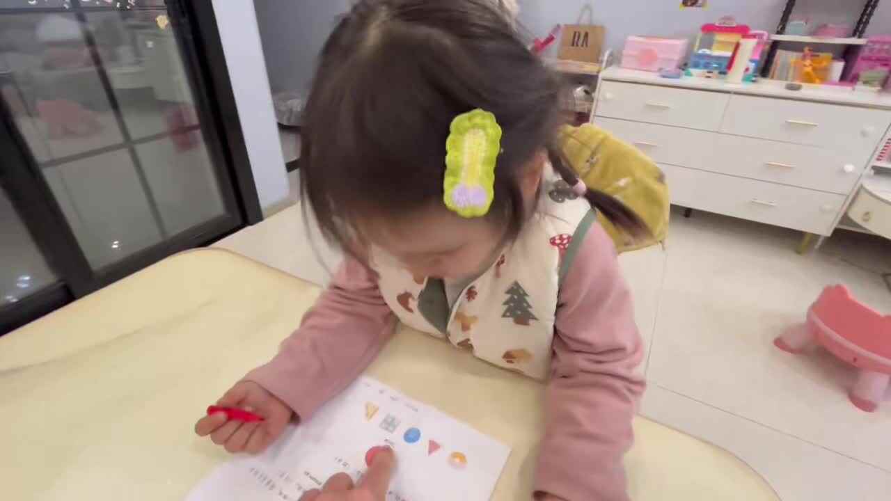 朗读单词并找出圆形物品5915.mov