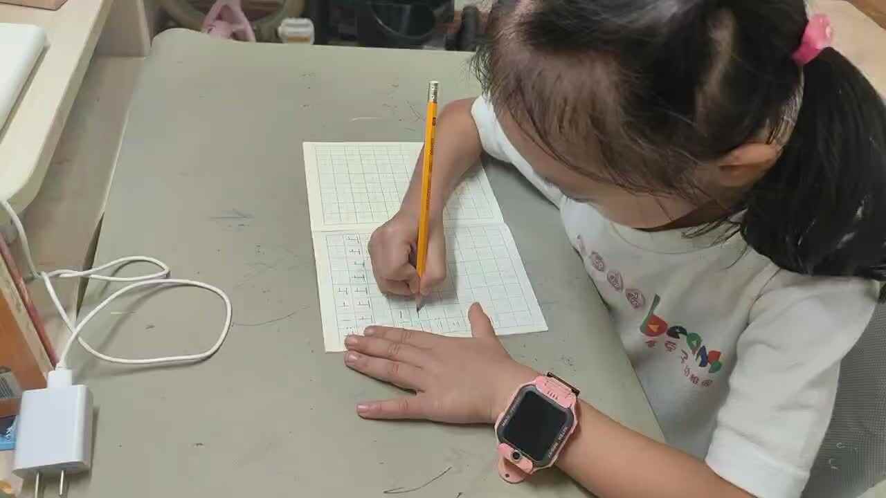 ⁣⁣⁣⁣⁣2025年9月25日学前B班谭诗锜完成《汉字一二三的书写》