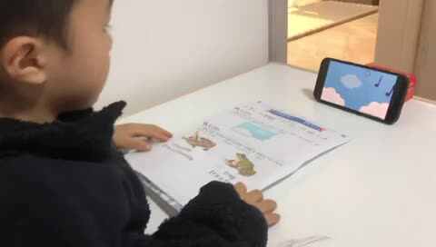 观看儿歌《The Eensy Weensy Spider》