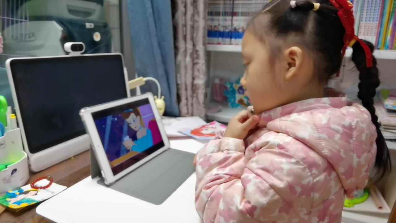 20251118陈灵兮闯关练习观看英文视频《白雪公主》