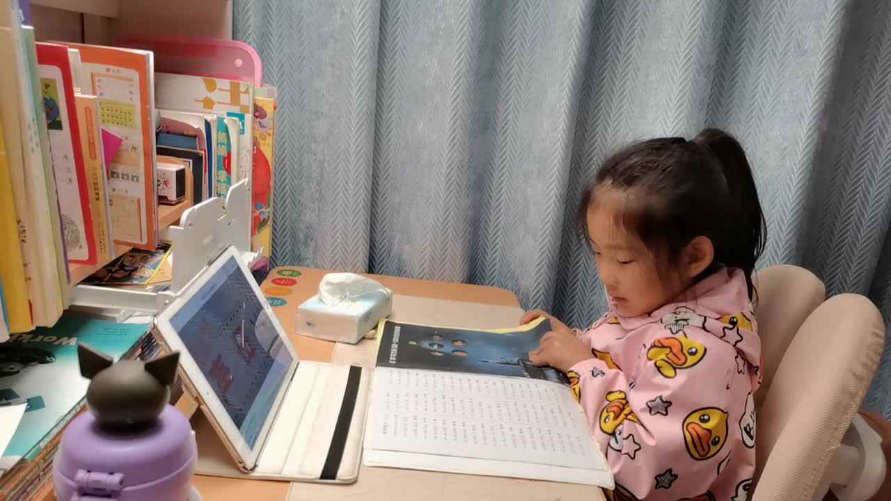 VID_20251118学前B班宁汐言观看视频声母W的发音